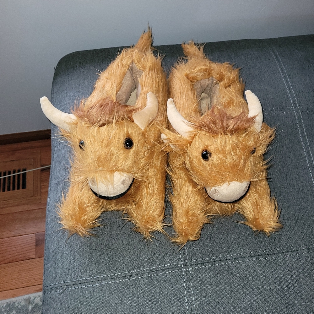 Womens highland cow slippers
